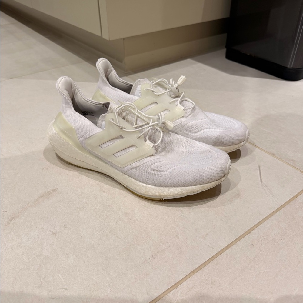 Adidas White Ultraboost Running Shoes size 11 with locklace laces